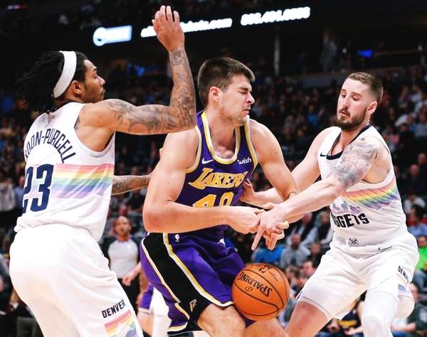  唐斯双塔发威森林狼轻取魔术延续客场连胜势头